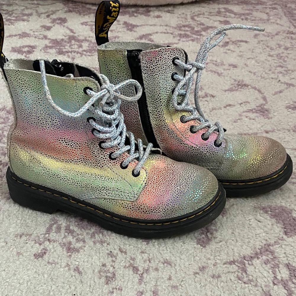 Dr. Martens Kids Boots in Iridescent Silver and Pink